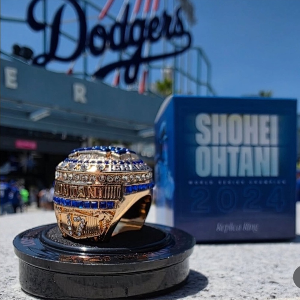 SHOHEI OHTANI WORLD SERIES CHAMPIONSHIP 2024
RING LA DODGERS NEW IN BOX GIFTABLE
